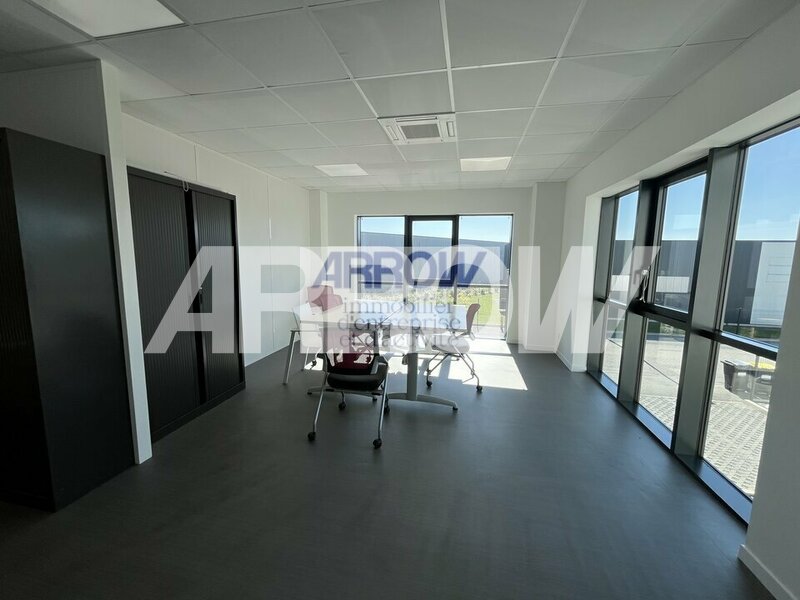 Bureaux à vendre à louer SAINT PHILBERT DE GRAND LIEU 4
