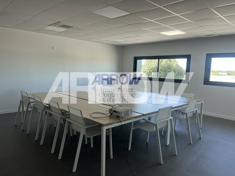 Bureaux à vendre à louer SAINT PHILBERT DE GRAND LIEU 3