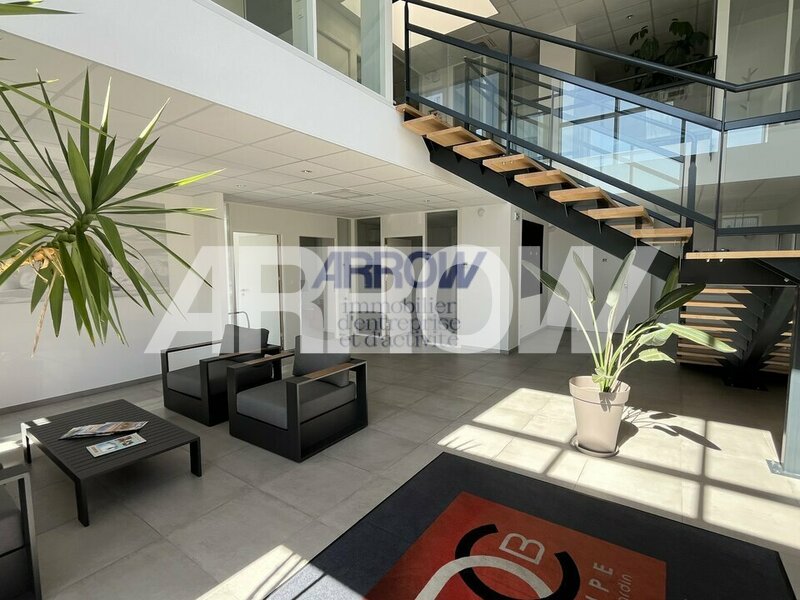 Bureaux à vendre à louer SAINT PHILBERT DE GRAND LIEU 2