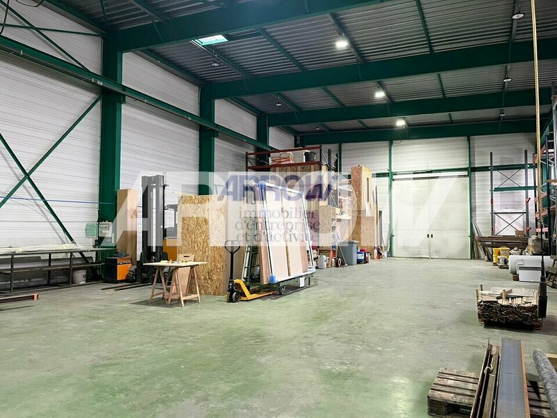 Entrepôt à louer LES SORINIERES 3