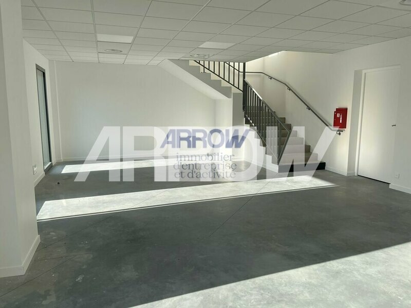 Entrepôt à louer REZE