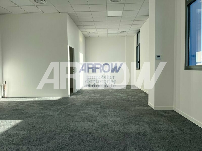 Entrepôt à louer REZE 2