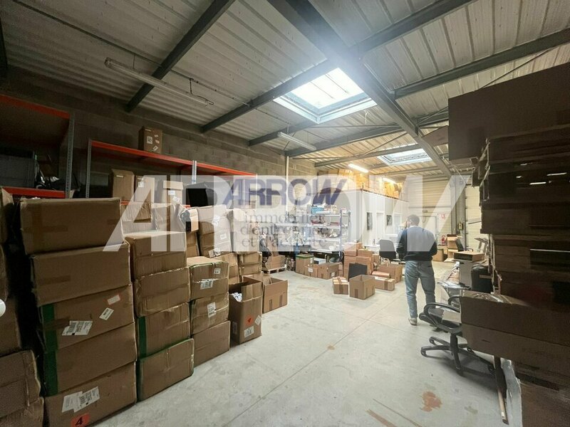 Local à louer LA CHEVROLIERE 2